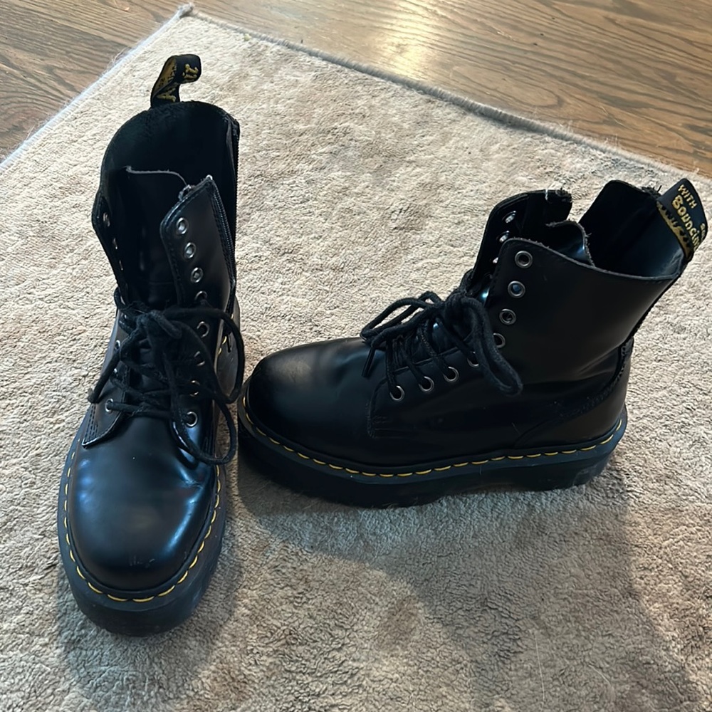 Doc Martens Jadon black platform leather boots